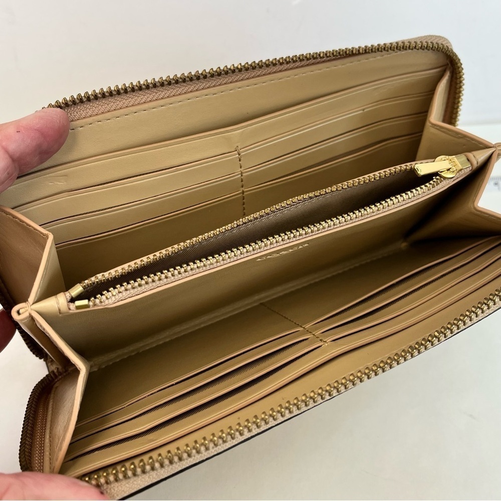 Coach Long Zip Around Accordion Wallet Tan Taupe Pebbled Leather Gold Hardware - Picture 2 of 10